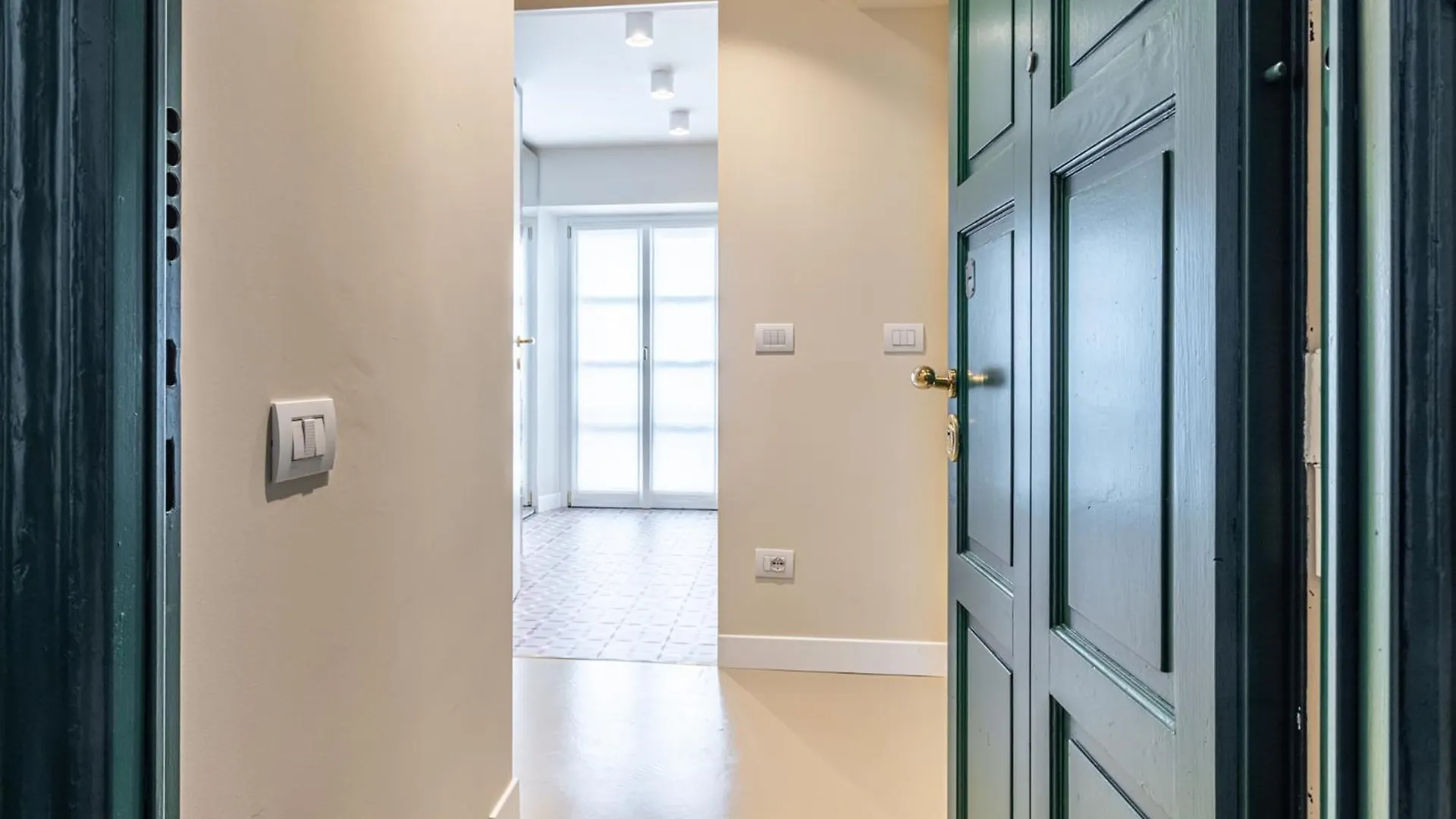 Brera - Elegante Appartamento In Via Moscova ミラノ
